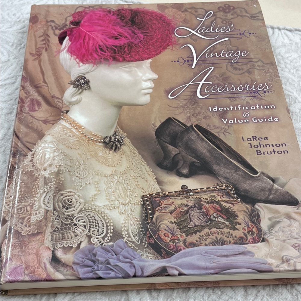 Coffee Table Ladies Vintage Handbook